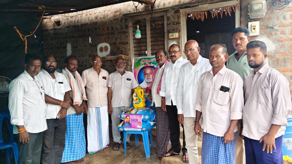 బాధిత కుటుంబానికి అండగా ఎస్ఆర్ఆర్ ఫౌండేషన్ చైర్మన్ పరుపాటి శ్రీనివాసరెడ్డి