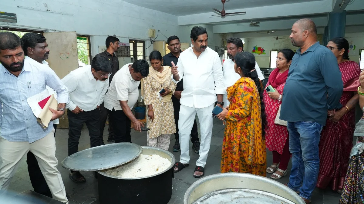 సోషల్ వెల్ఫేర్ స్కూల్ ను ఆకస్మికంగా తనిఖీ చేసిన ఎమ్మెల్యే కె.ఆర్ నాగరాజు