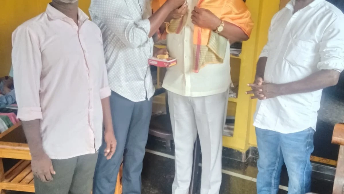 పోషాల వెంకన్న గౌడ్ ను సత్కరించిన తుమ్మల కుమారస్వామి