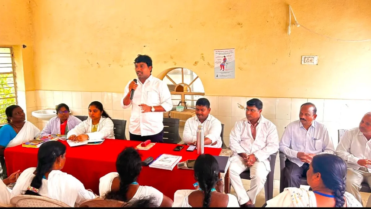 వేలేరు PHCలో ఆరోగ్య సిబ్బంది సమావేశం