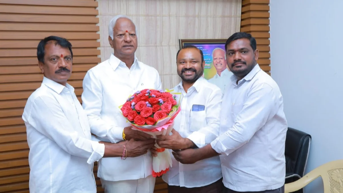 కడియం శ్రీహరికి జన్మదిన శుభాకాంక్షలు తెలిపిన మంచాల ఎల్లయ్య