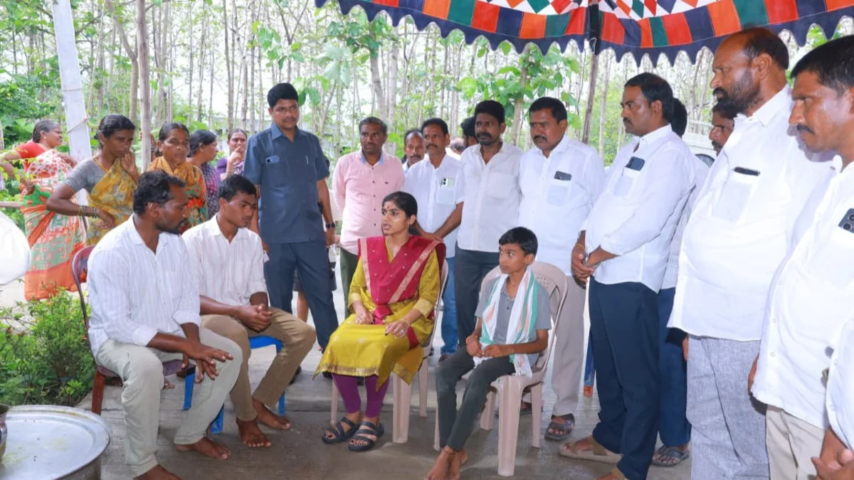 కామాండ్ల సరస్వతి కుటుంబాన్ని పరామర్శించిన ఎమ్మెల్యే యశస్విని రెడ్డి