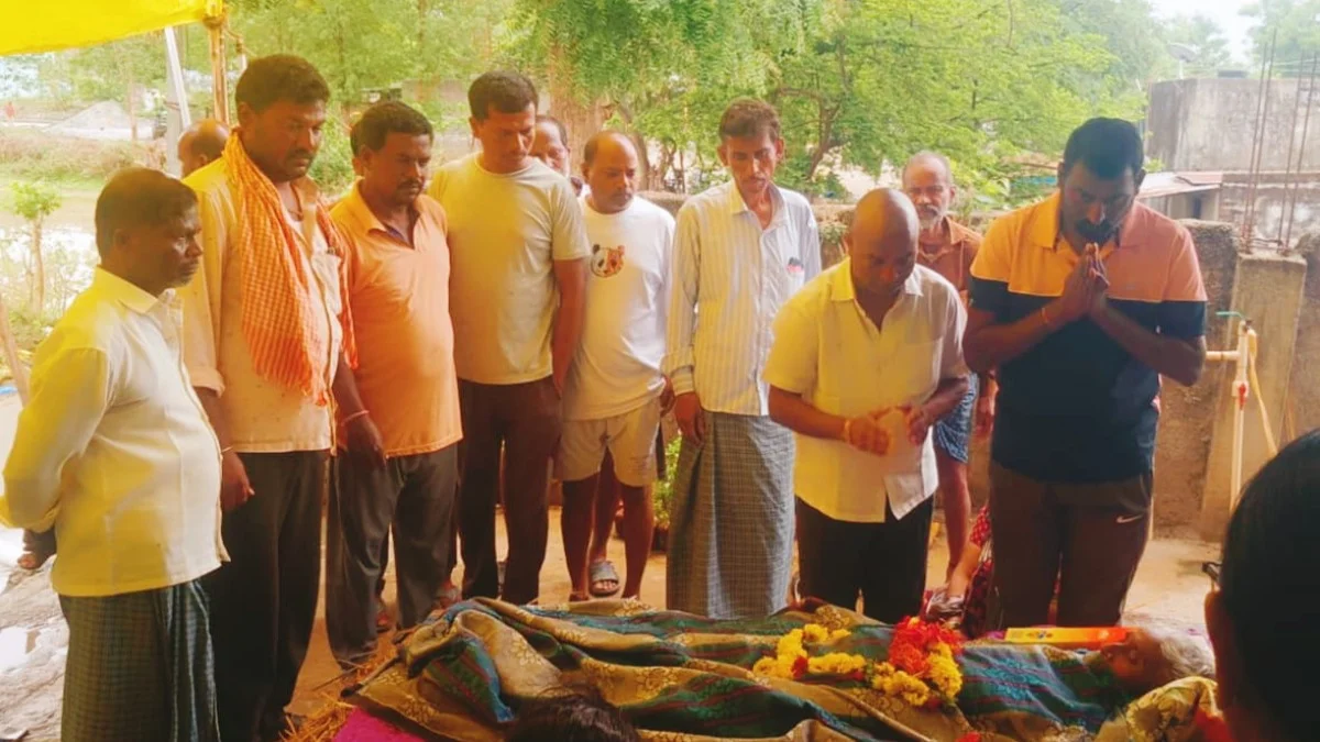 రావుల సోమక్క కుటుంబాన్ని పరామర్శించిన బిఆర్ఎస్ పార్టీ నాయకులు