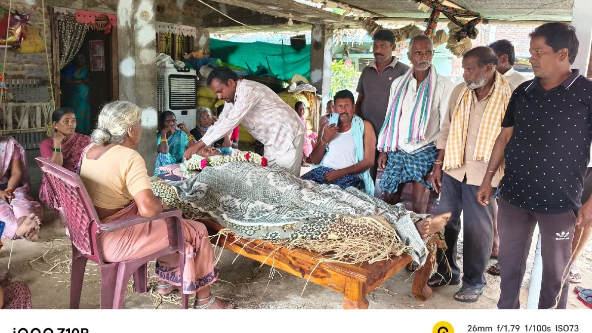 గిర్క రాములు పార్ధీవ దేహానికి నివాళులు అర్పించిన మాజి సర్పంచ్ బోనగిరి ఎల్లన్న 