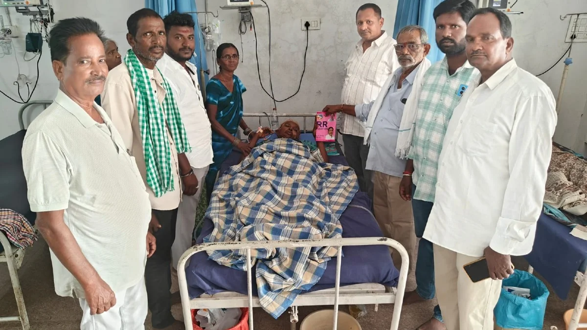 చంద్రమ్మ చికిత్సకు ఆర్థిక సాయం అందించిన SRR ఫౌండేషన్ చైర్మన్ పరుపాటి శ్రీనివాసరెడ్డి 