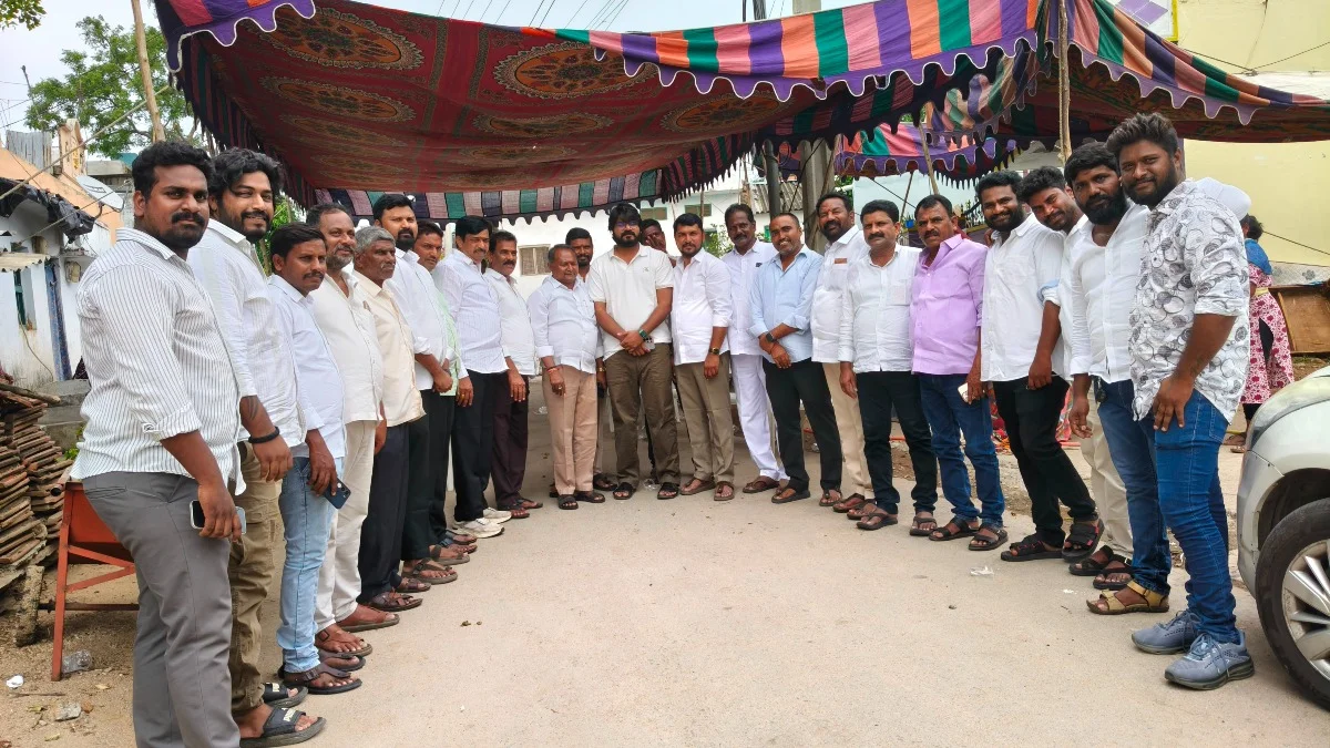 మొండే నాగలక్ష్మి చిత్రపటానికి నివాళులర్పించిన యూత్ కాంగ్రెస్ జిల్లా అధ్యక్షుడు కె.ఆర్. దిలీప్ రాజు