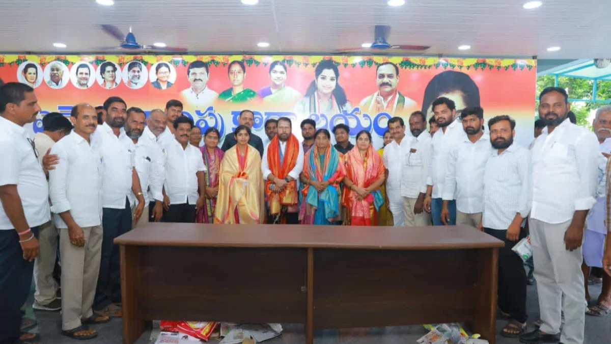 యాదాద్రి దేవస్థాన బోర్డు సభ్యుడు, మహిళా కమిషన్ సభ్యులను ఘనంగా సన్మానించిన ఎమ్మెల్యే యశస్విని రెడ్డి