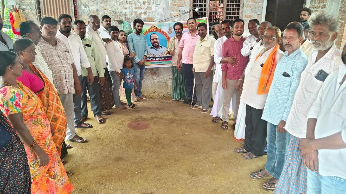 నిరుపేద కుటుంబానికి రూ.3,000 ఆర్థిక సహాయం అందించిన SRR ఫౌండేషన్ చైర్మన్ పరుపాటి శ్రీనివాస్ రెడ్డి