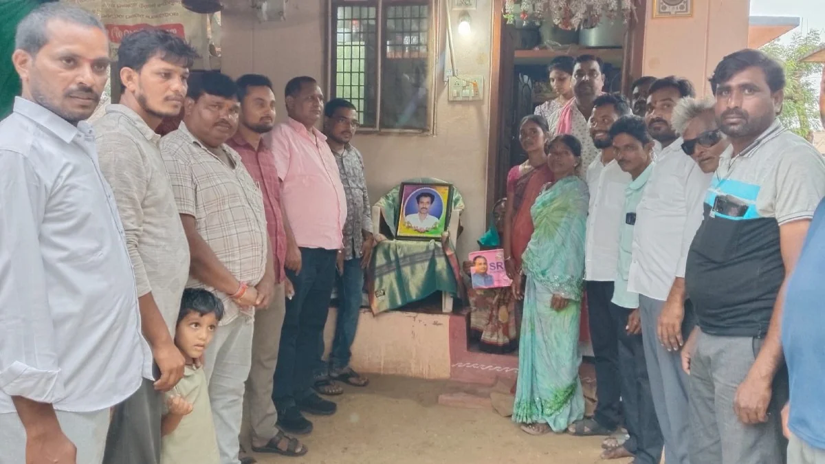 బాధిత కుటుంబాలకు ఆర్ధిక సహాయం అందించిన SRR ఫౌండేషన్ చైర్మన్ పరుపాటి శ్రీనివాస్ రెడ్డి
