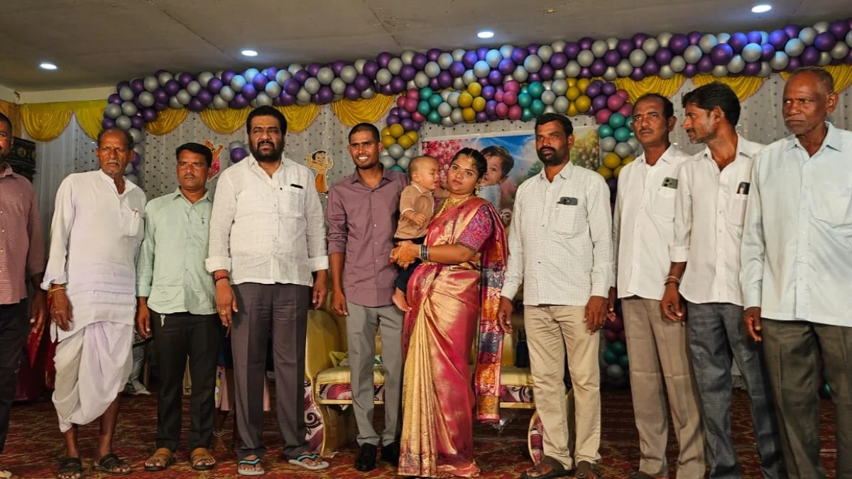 పాక ఉపేందర్ మనవడిని ఆశీర్వదించిన మార్నేని రవీందర్ రావు