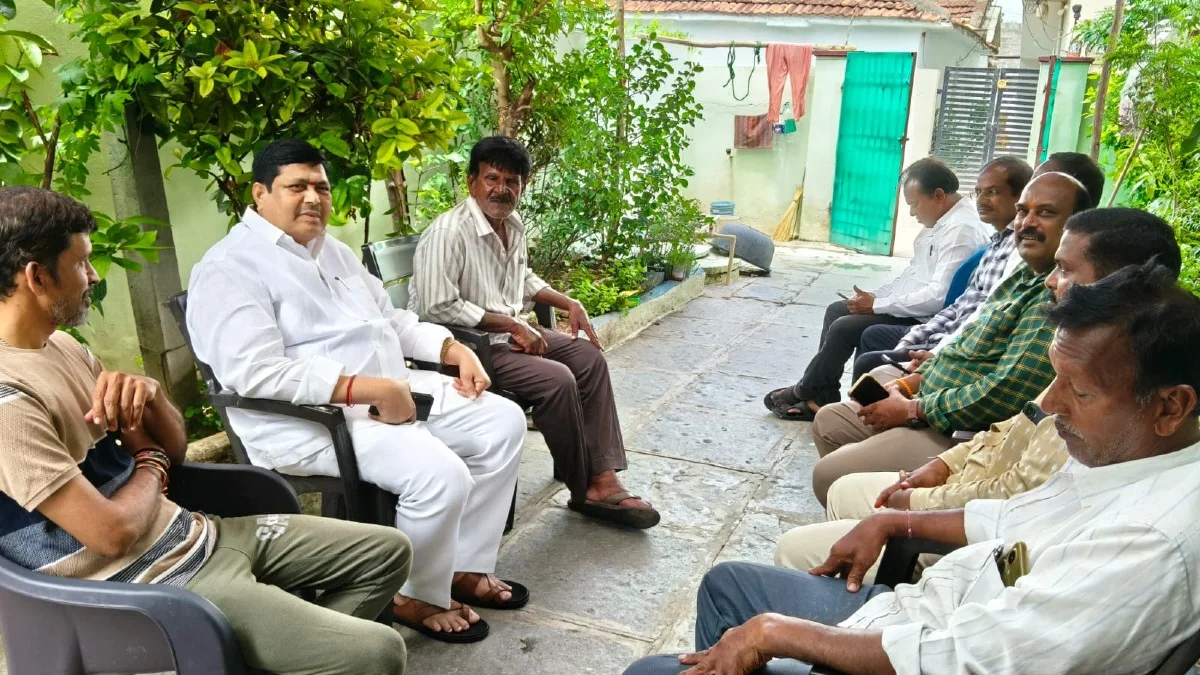 కోమాండ్ల మల్లారెడ్డి చిత్రపటానికి నివాళులర్పించిన ఈగ మల్లేశం