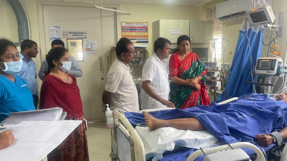 పాము కాటుకు గురైన సర్పంచ్ రేవతిని పరామర్శించిన ఉషా దయాకర్ రావు
