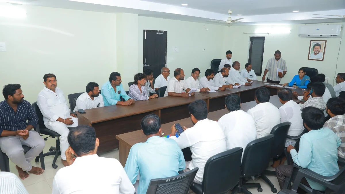 రాయపర్తి మండల బీఎల్‌ఏలతో ఎమ్మెల్యే యశస్విని రెడ్డి సమీక్ష