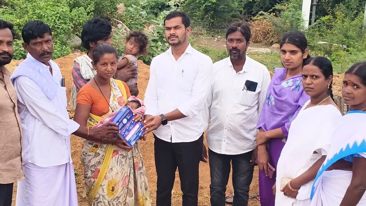 మూడు నెలల చిన్నారికి పాల కోసం అండగా నిలిచిన గాదెల సుధారాణి