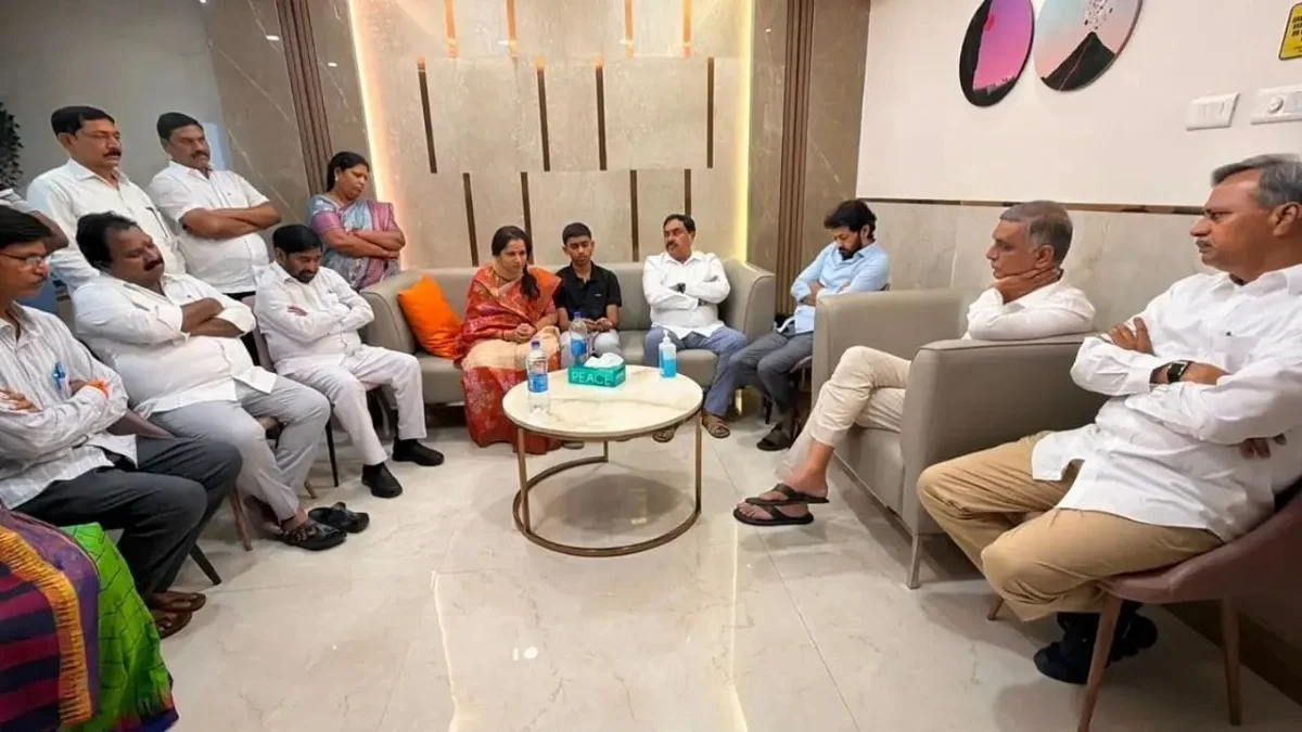 పెద్ది సుదర్శన్ రెడ్డి ఆరోగ్య పరిస్థితినీ తెలుసుకున్న మాజీ ఎమ్మెల్యే ఆరూరి.     