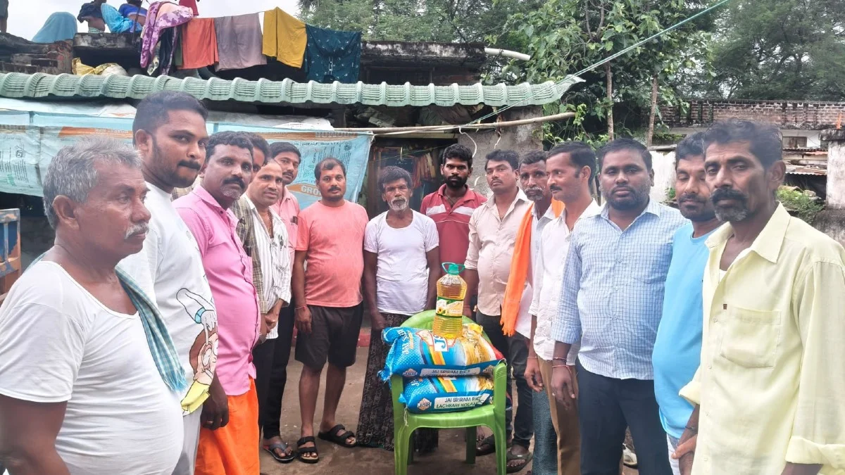గూబ సోమక్క కుటుంబానికి అండగా ఎస్ఆర్ఆర్ ఫౌండేషన్ చైర్మన్ పరుపాటి శ్రీనివాస్ రెడ్డి 