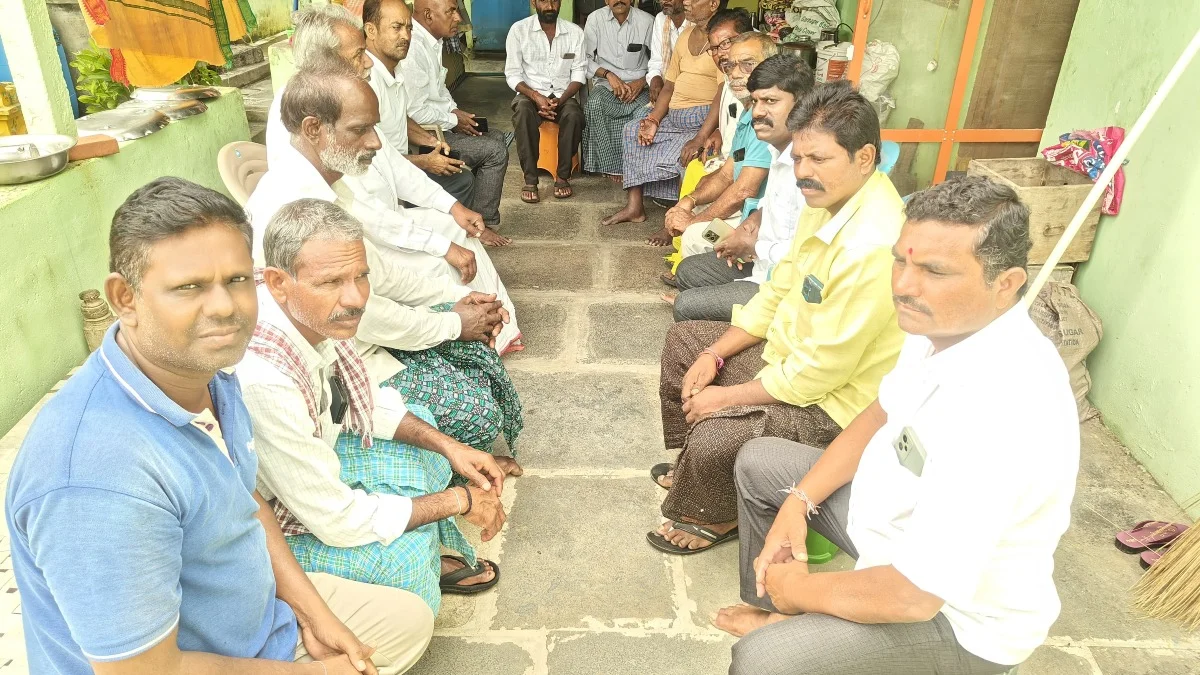 బుద్ధ పూలమ్మ కుటుంబాన్ని పరామర్శించిన బీఆర్ఎస్ నాయకులు