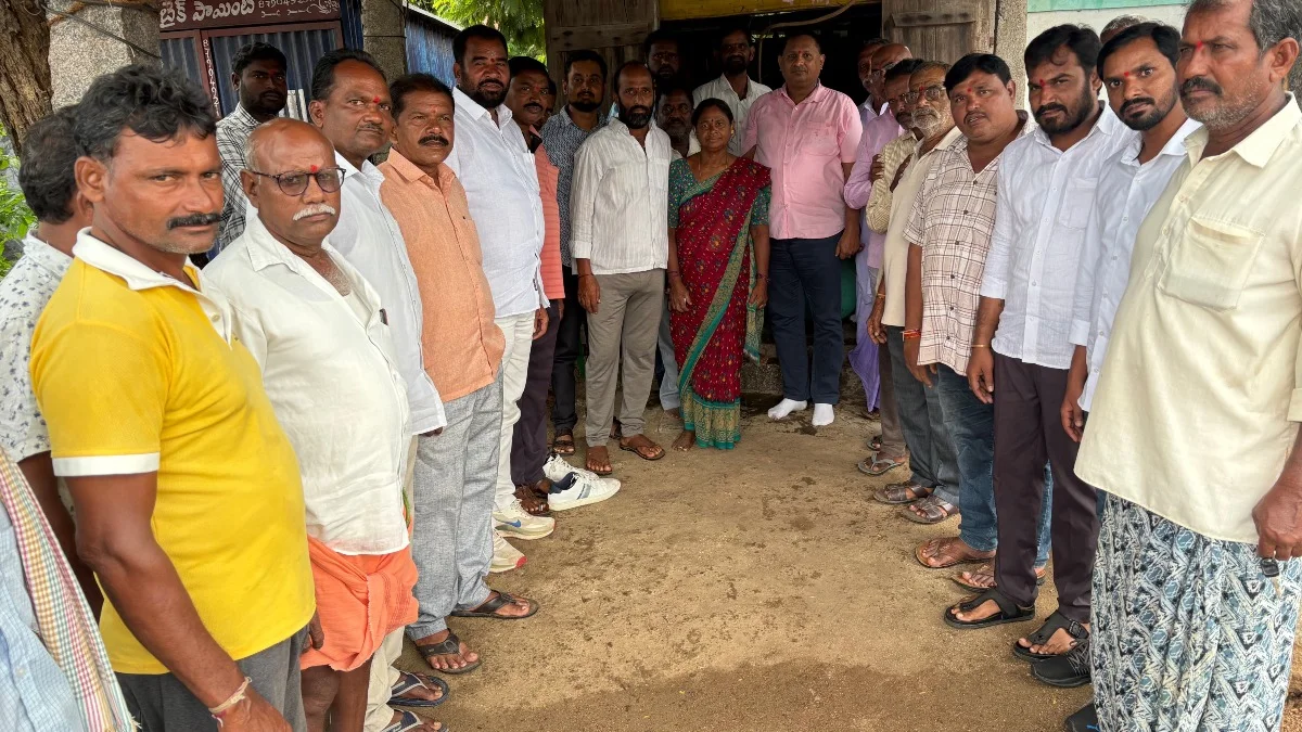 గాడిపెల్లి ఎల్లయ్య సైకిల్ షాప్లో కంప్రెషర్ పంప్ ప్రారంభించిన SRR ఫౌండేషన్ చైర్మన్ పరుపాటి శ్రీనివాస్ రెడ్డి