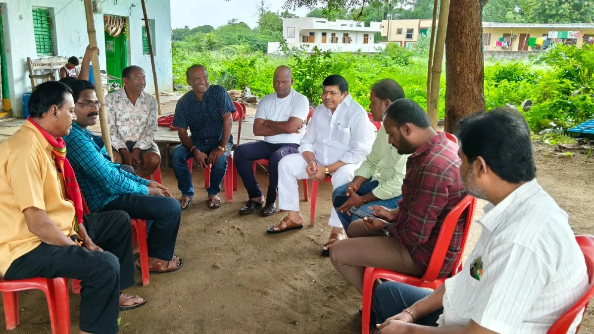 సట్ల యాదగిరి గౌడ్ కుటుంబాన్ని పరామర్శించిన ఈగ మల్లేశం