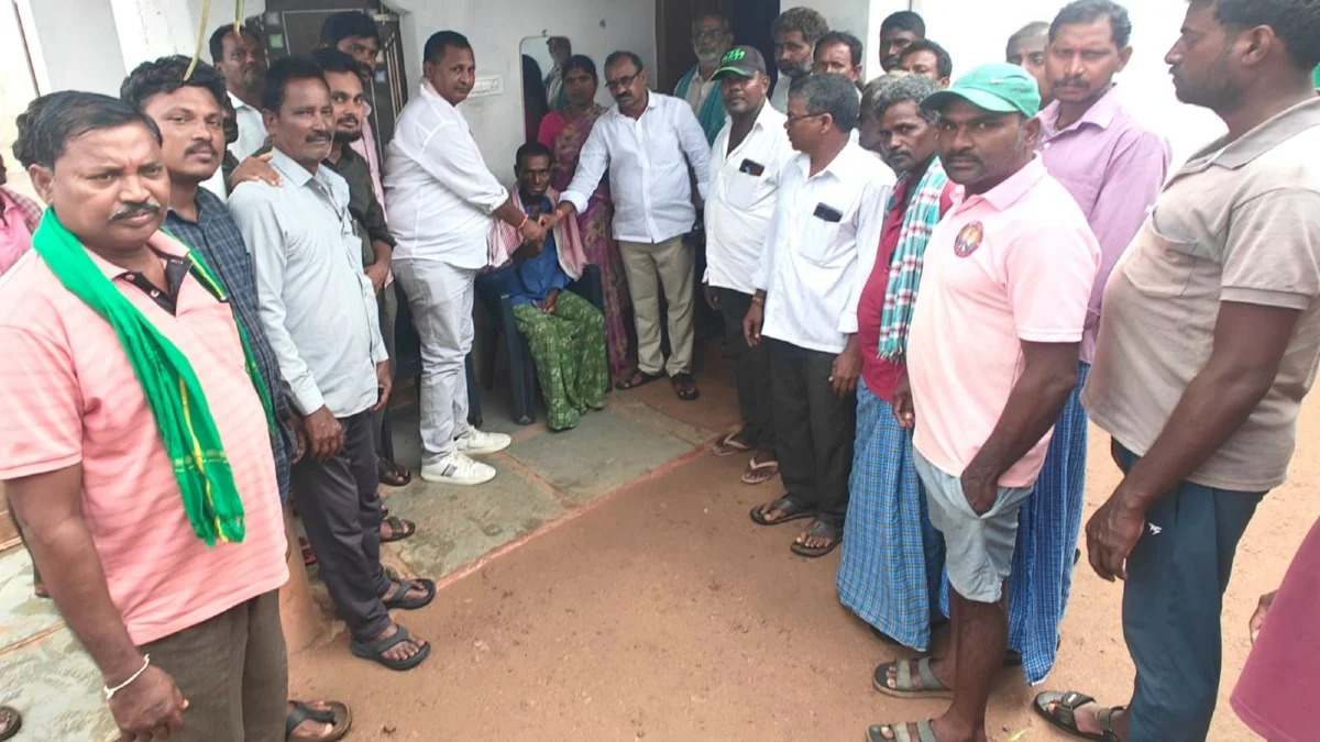 పోతర్ల సంతోష్ కు ఆర్ధిక సహాయం అందించిన SRR ఫౌండేషన్ చైర్మన్ పరుపాటి శ్రీనివాస్ రెడ్డి