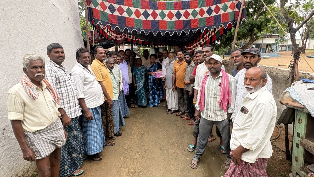  కోలా భాస్కర్ కుటుంబానికి రూ.3 వేల ఆర్థిక సహాయం అందించిన SRR ఫౌండేషన్ చైర్మన్ పరుపాటి శ్రీనివాస్ రెడ్డి 