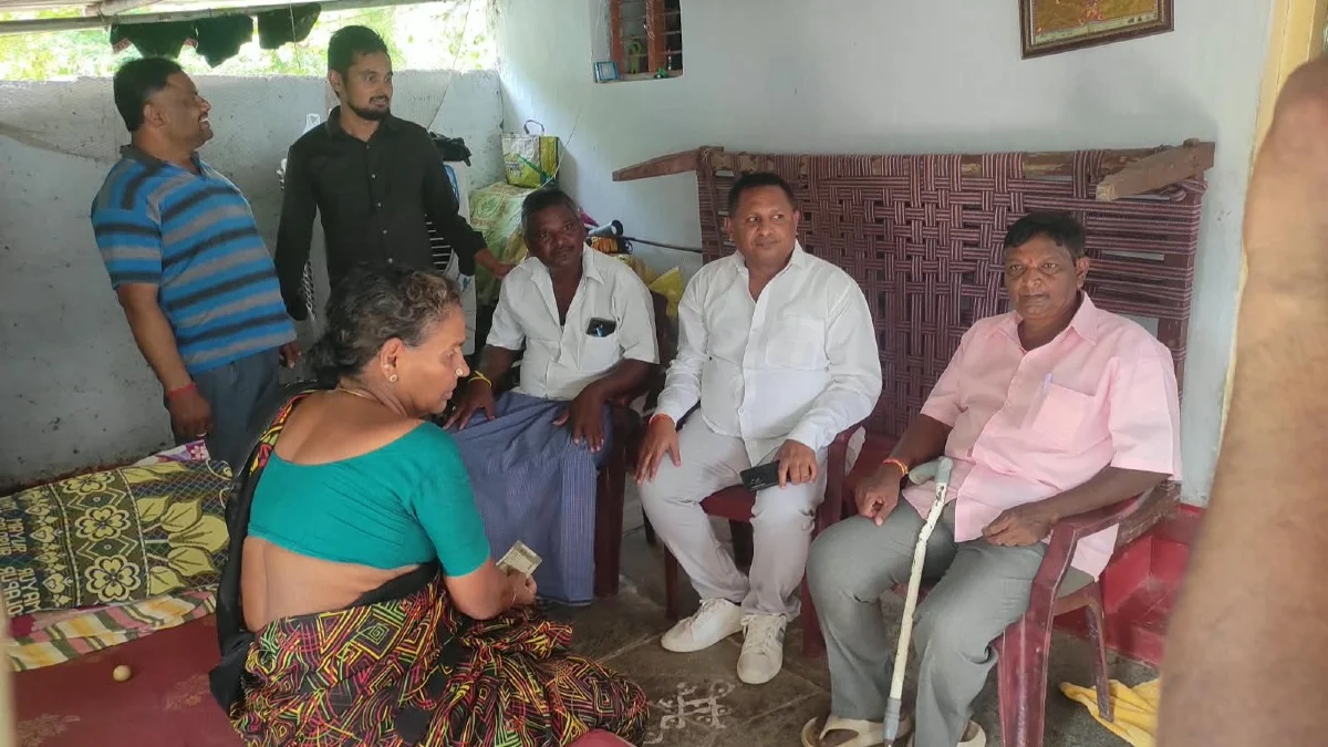 అనారోగ్యంతో బాధపడుతున్న బాధిత కుటుంబాలకు ఆర్ధిక సహాయం అందించిన SRR ఫౌండేషన్ చైర్మన్ పరుపాటి శ్రీనివాస్ రెడ్డి