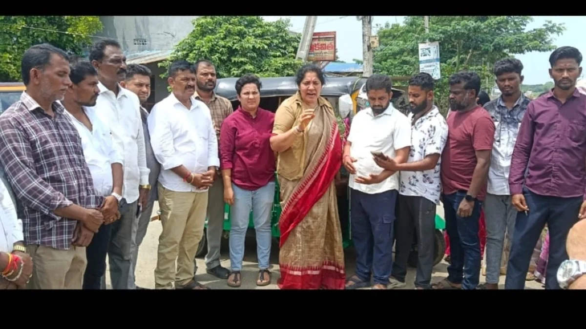 పెద్దతండా ఆటో డ్రైవర్ల నిరసనకు  మాజీ మంత్రి   సత్యవతి  రాథోడ్ సంఘీభావం