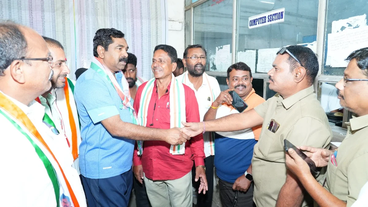 ఆర్టీసీ ఎన్నికల ప్రచారంలో ఎమ్మెల్యే కేఆర్ నాగరాజు
