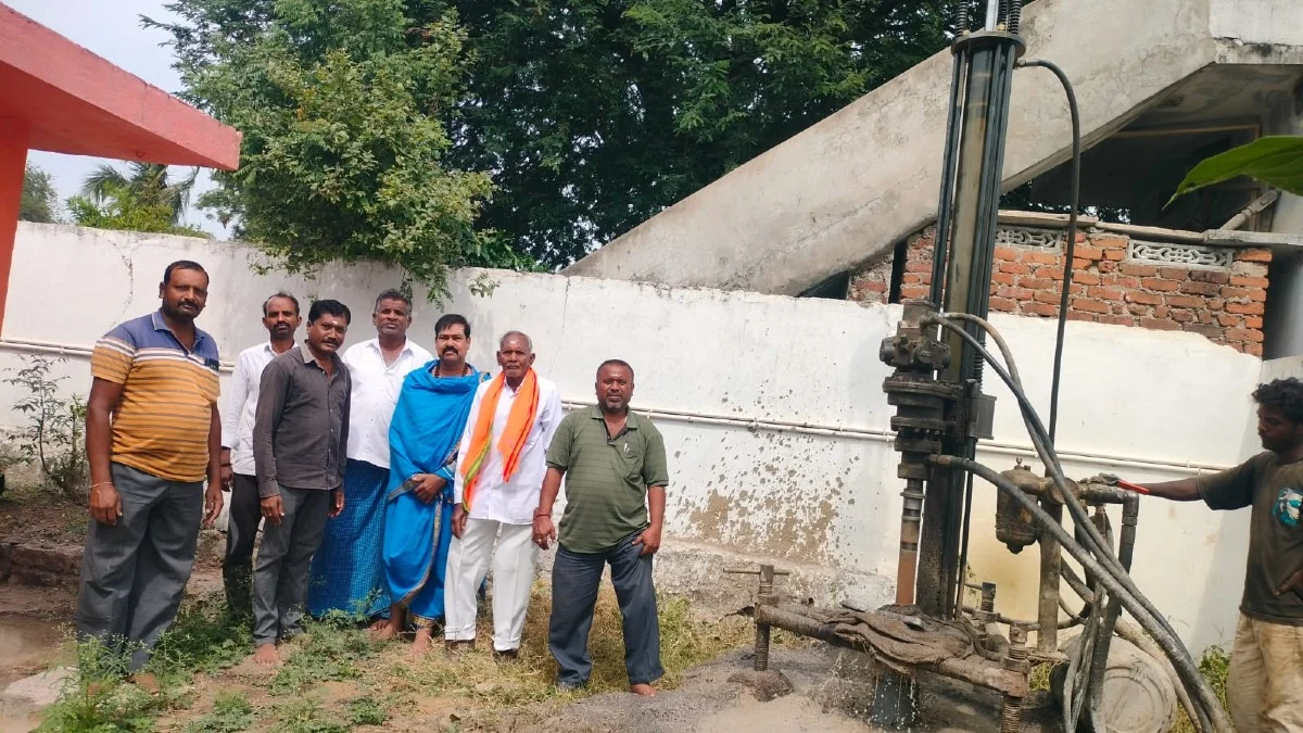 శివాలయంలో సొంత ఖర్చులతో బోరు వేయించిన రిటైర్డ్ ఉద్యోగి కొమురయ్య