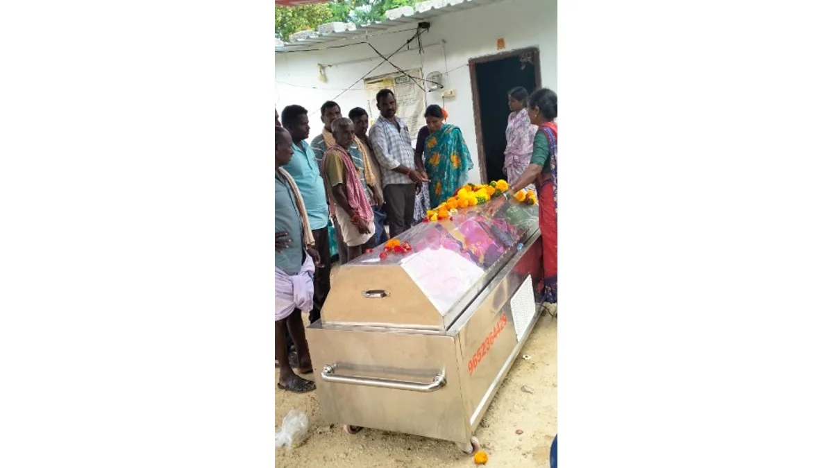మృతుని కుటుంబానికి ఆర్థిక సహాయం చేసిన సర్పంచ్ రాజ మహేందర్ రెడ్డి